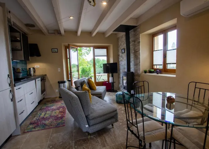 Foncharel Semesterbostad